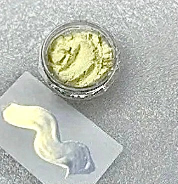 1. Irisé or